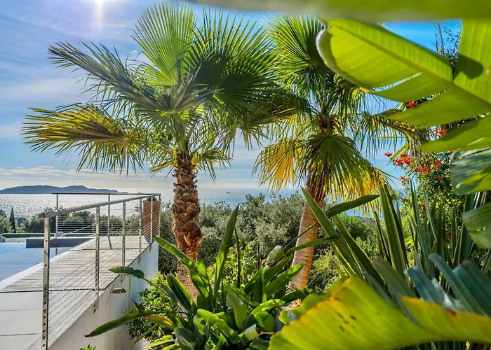 Contemporary With Sea View 펜션 카르쿠에이란느