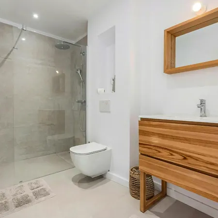 Vakantiehuis Contemporary With Sea View