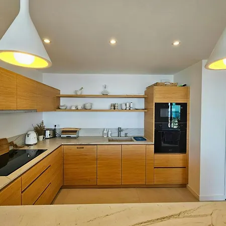 Vakantiehuis Contemporary With Sea View *