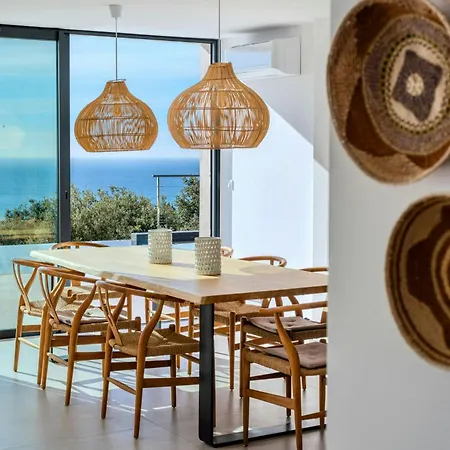 Vakantiehuis Contemporary With Sea View Carqueiranne