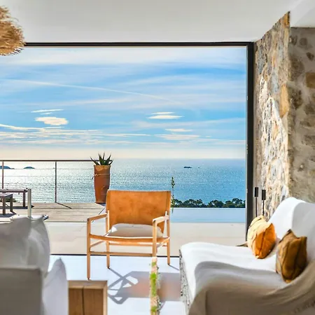 Vakantiehuis Contemporary With Sea View Carqueiranne
