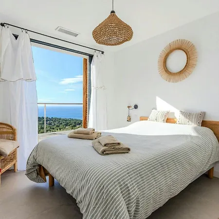 Vakantiehuis Contemporary With Sea View