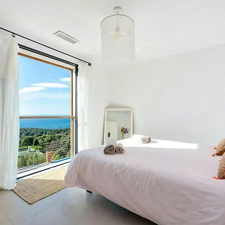 Contemporary With Sea View Carqueiranne