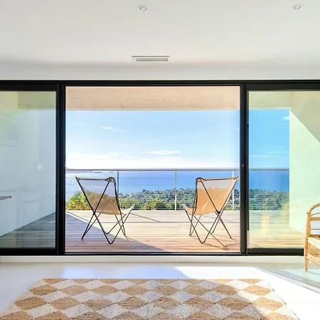 Contemporary With Sea View Vakantiehuis