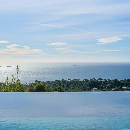 Vakantiehuis Contemporary With Sea View *
